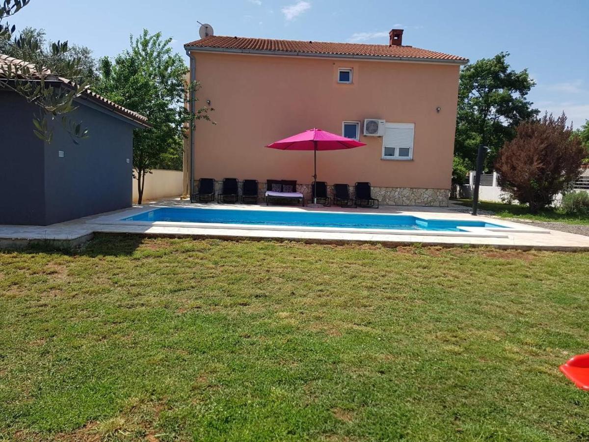 Family Friendly With A Swimming Pool - 15306 Pola
